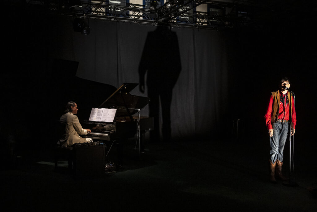 Insuline di Lou Lepori trionfa al Teatro Pulloff di Losanna